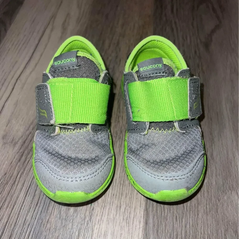 Saucony Infant Toddler Walking Shoes size 5 Gray  Green Adjustable